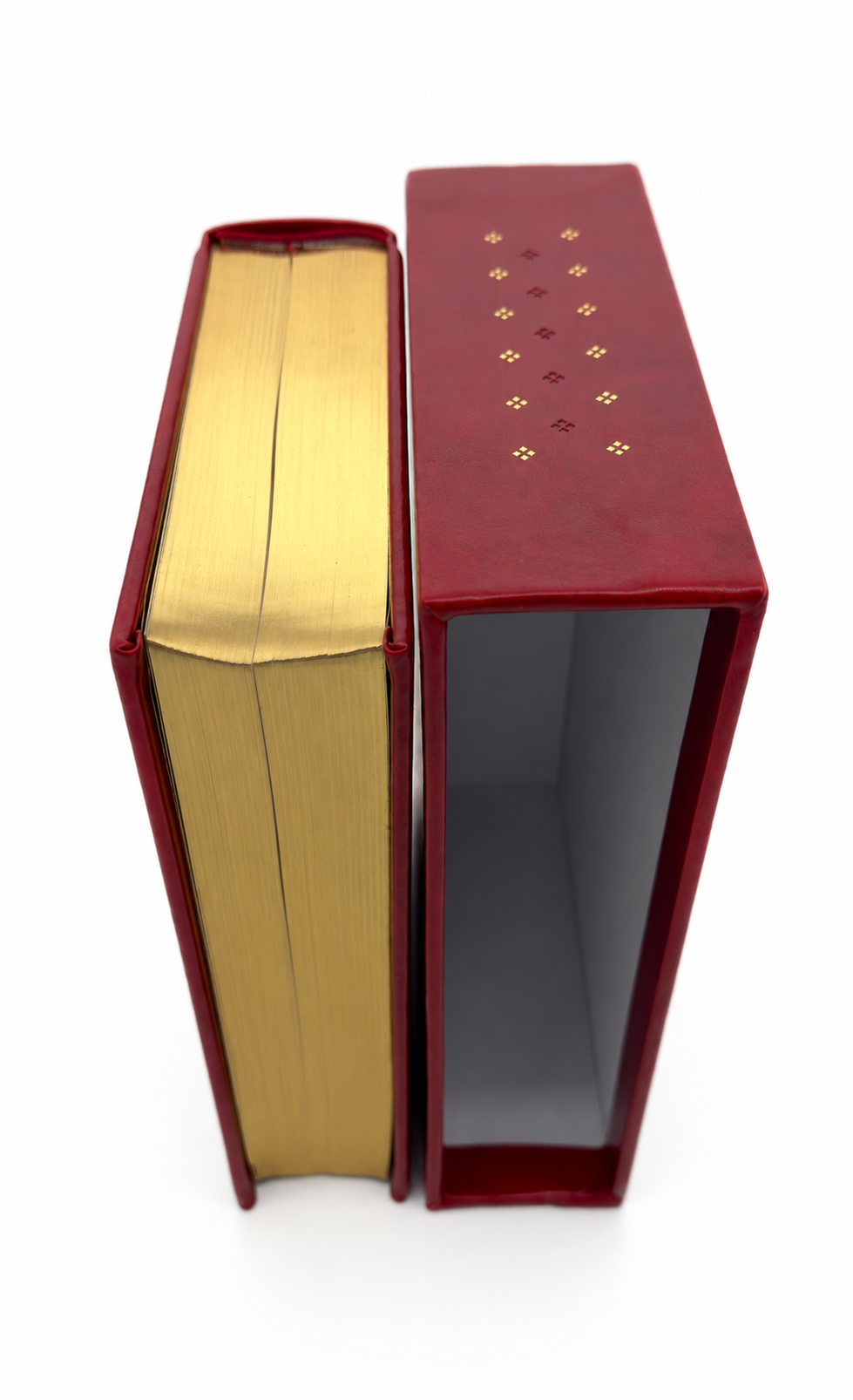 A Clash of Kings gilt page edges beside the red leather slipcase